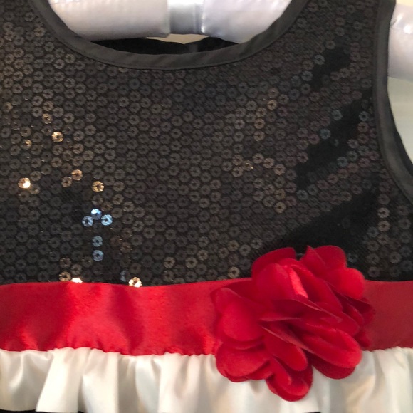 Black, white and red holiday dress - Picture 2 of 4